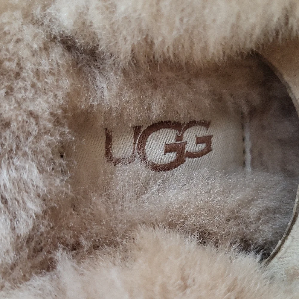UGG Women's Classic Slippers II in Tan with Plush Fur - Picture 5 of 9